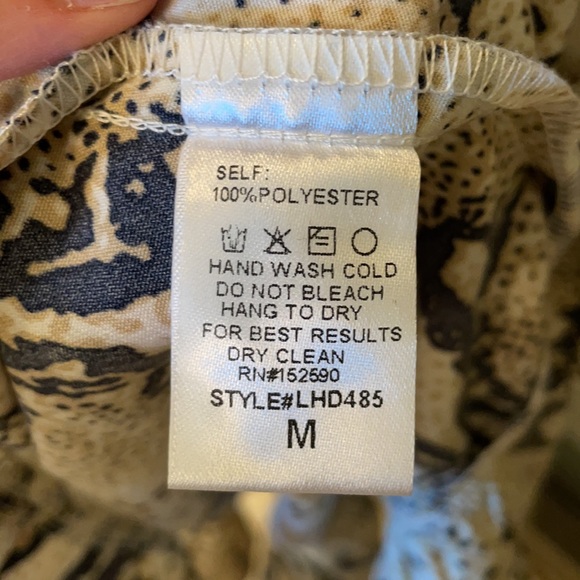 NWT Snakeskin Wrap Dress 🤩 - Picture 6 of 6